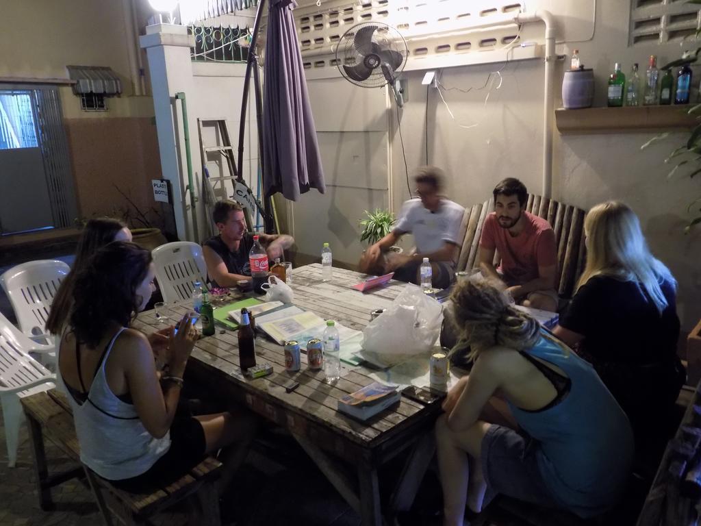 The Oasis Hostel (Adults Only) Bangkok Bagian luar foto