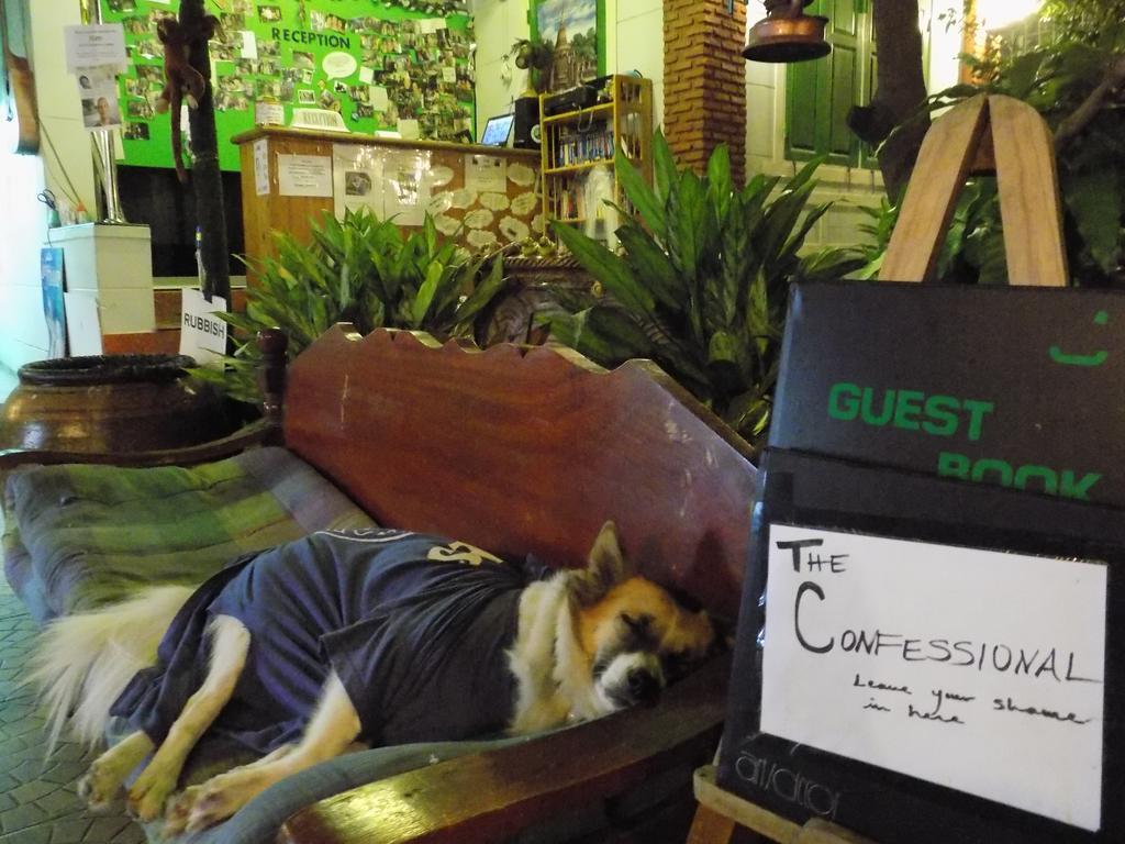The Oasis Hostel (Adults Only) Bangkok Bagian luar foto