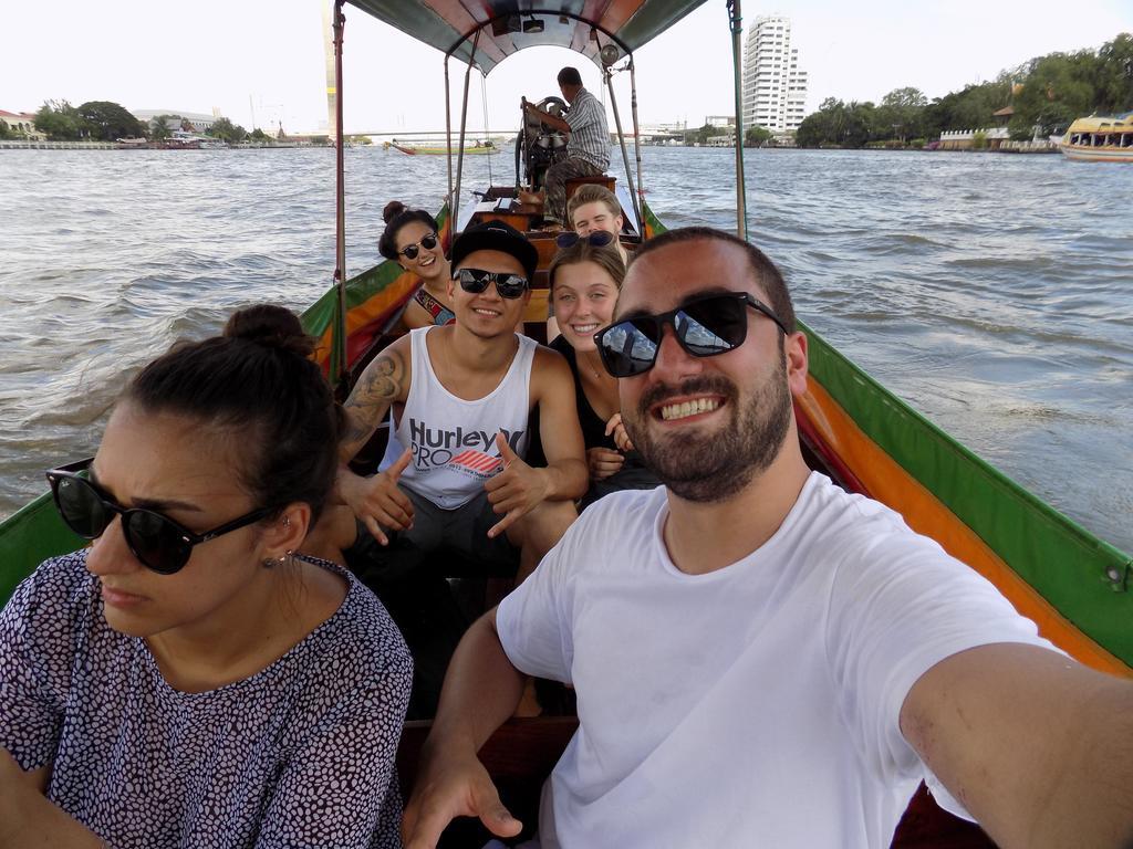 The Oasis Hostel (Adults Only) Bangkok Bagian luar foto