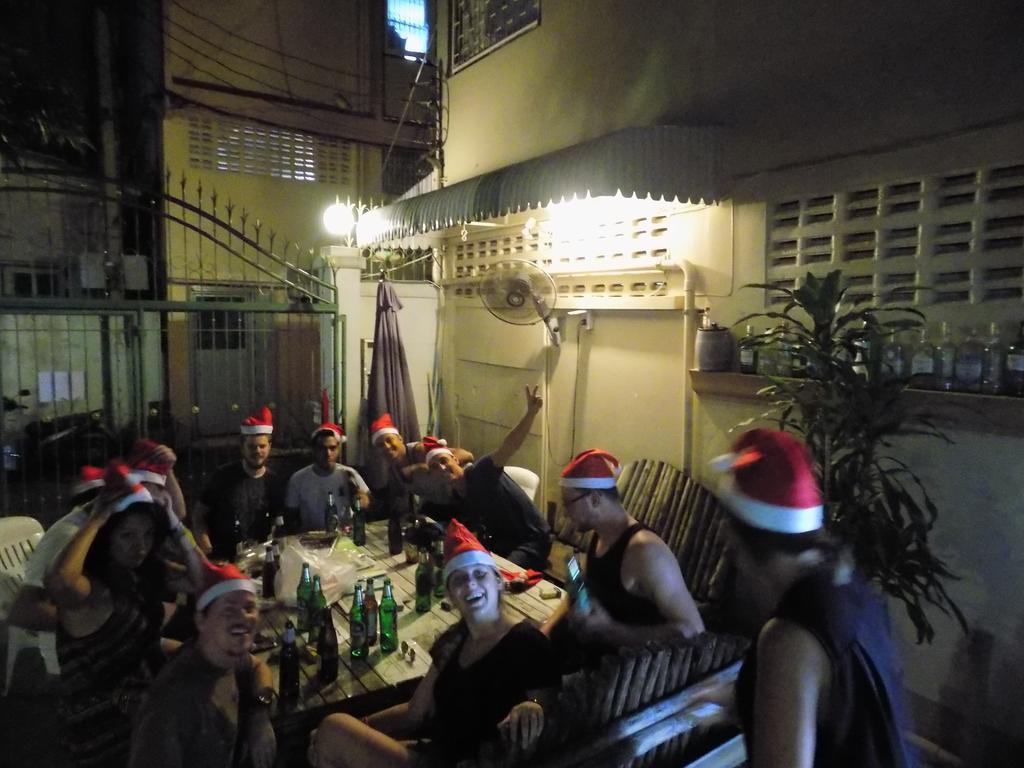 The Oasis Hostel (Adults Only) Bangkok Bagian luar foto