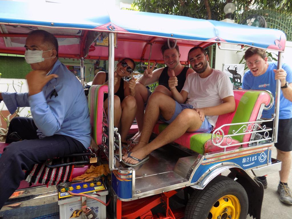 The Oasis Hostel (Adults Only) Bangkok Bagian luar foto