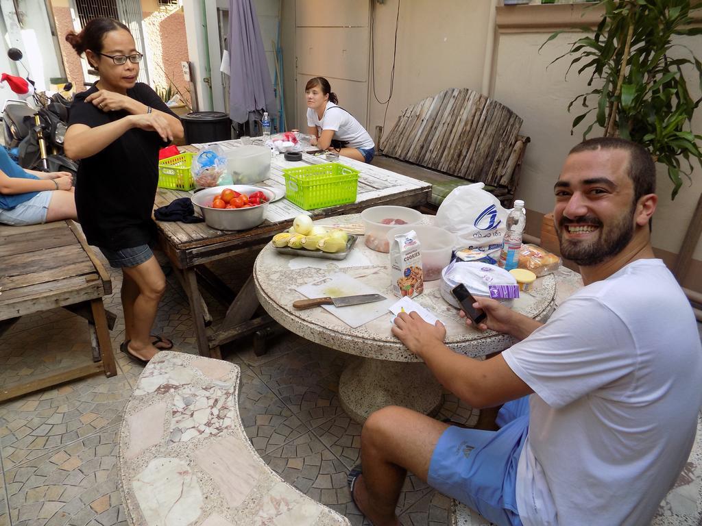 The Oasis Hostel (Adults Only) Bangkok Bagian luar foto