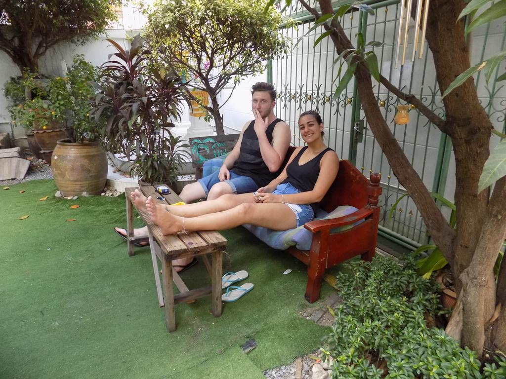 The Oasis Hostel (Adults Only) Bangkok Bagian luar foto